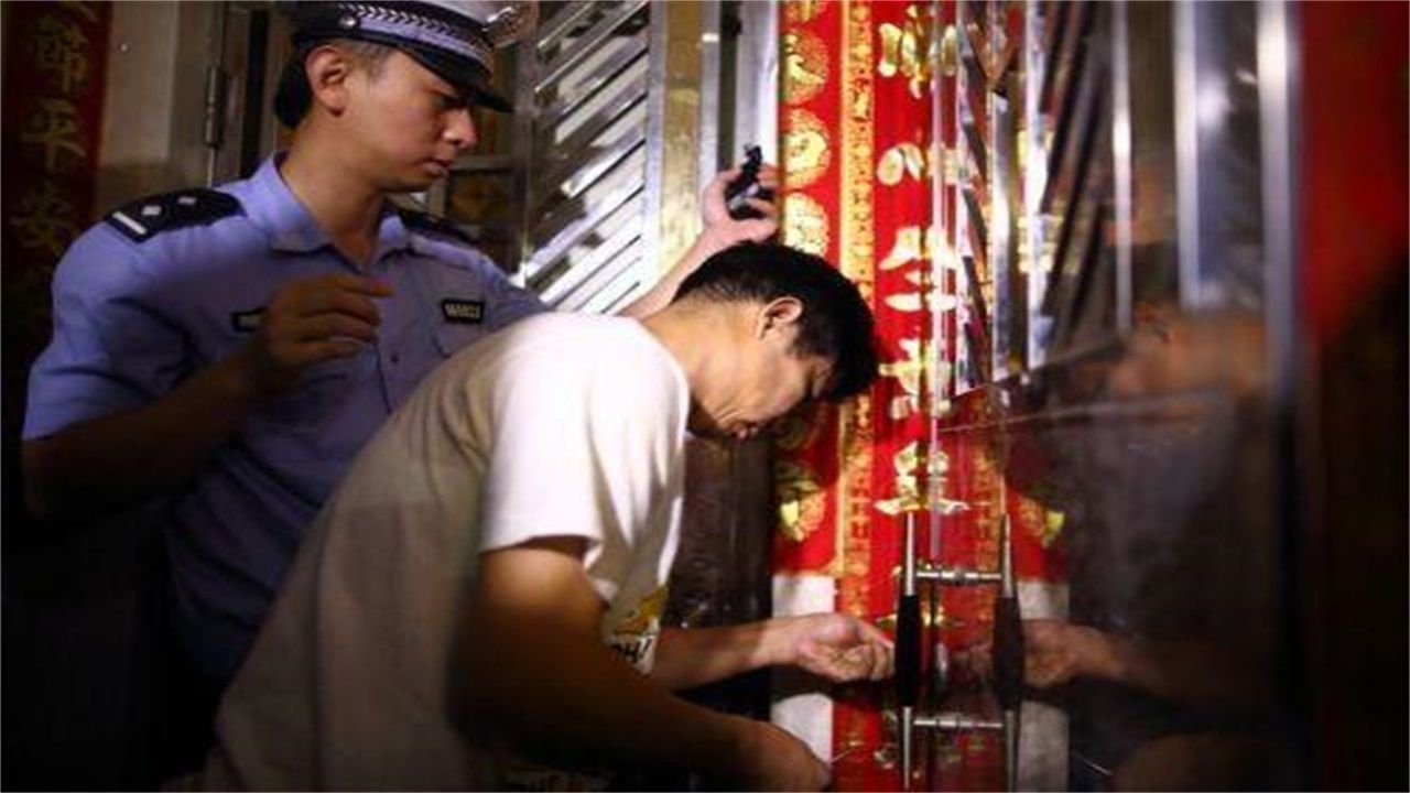 厦门请开锁师傅开了锁后，师傅